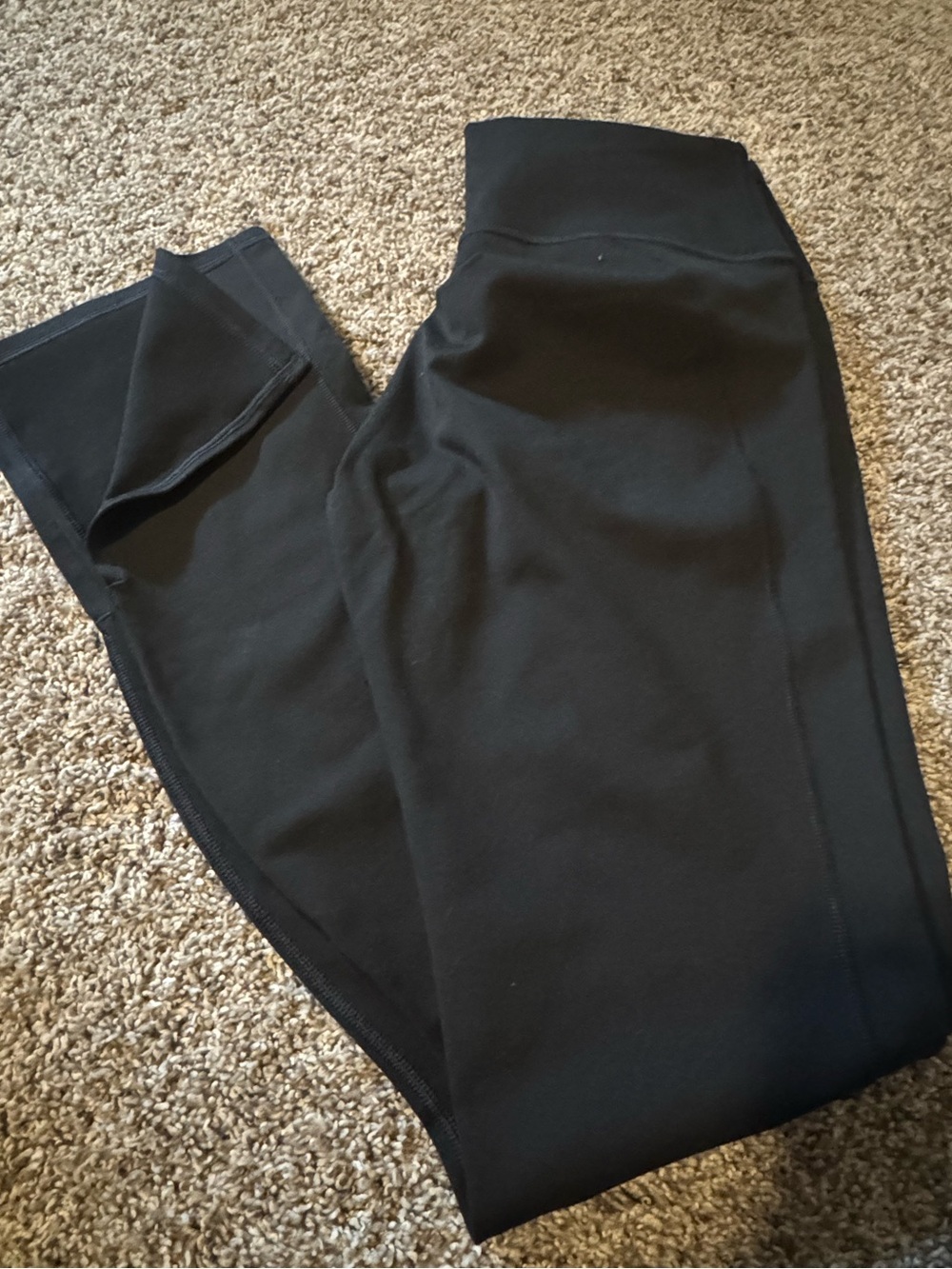 Womenβs Fabletics Black High-Waist Leggings